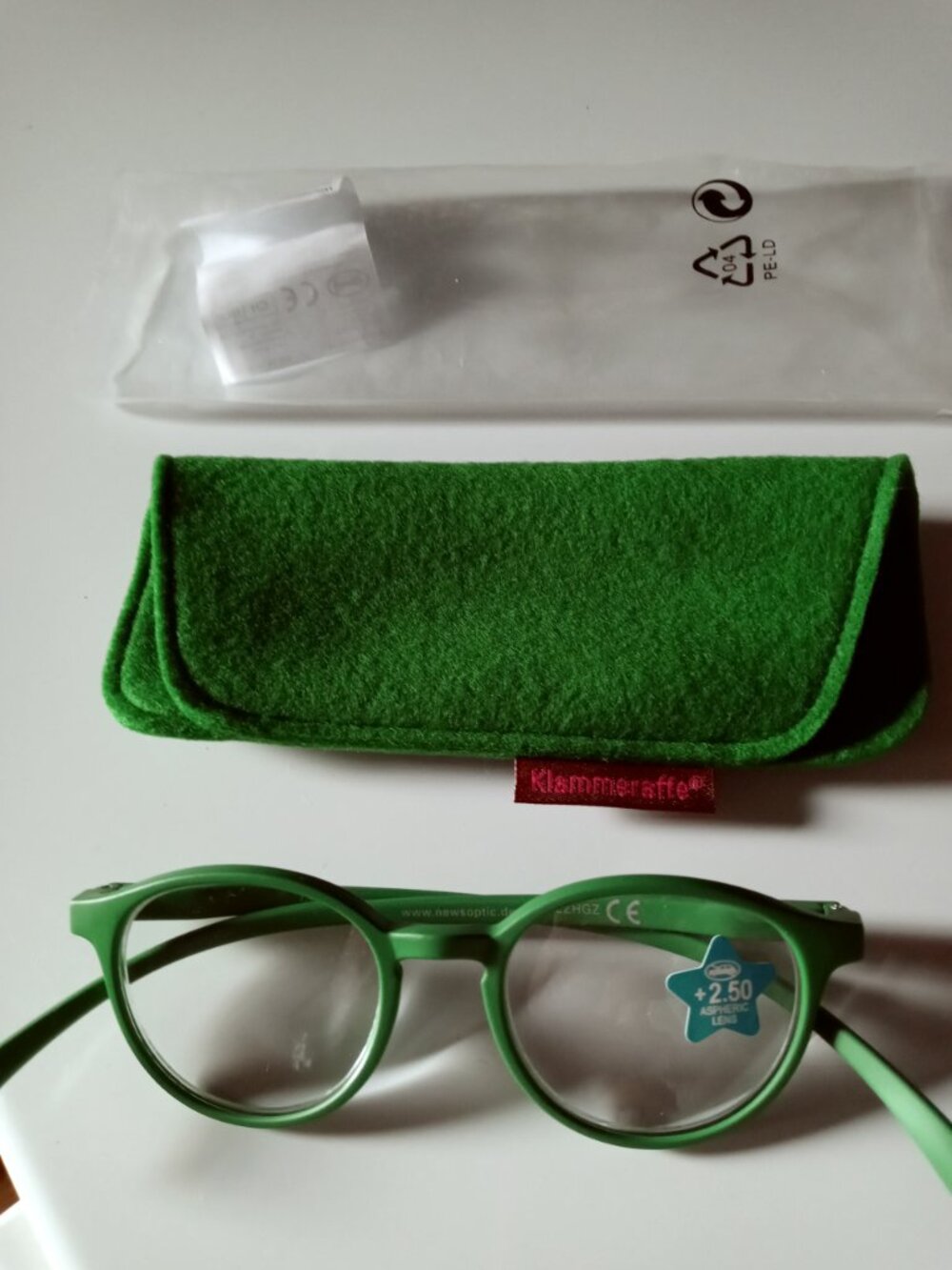 Green Reading Glasses German Made by Klammeraffe - Picture 2 of 4